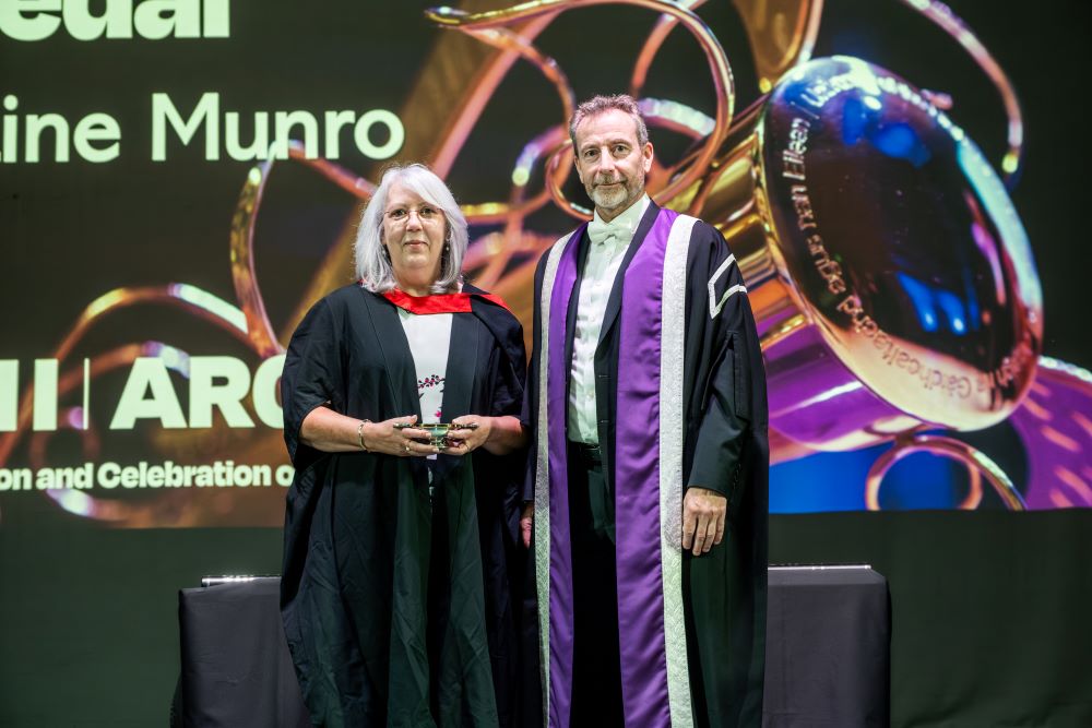 Elaine Munro and Prof Brian Williams
